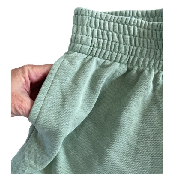 Nike‎ NSW Fleece Tech Shorts Green Women S Standard Fit Roll Up Pockets DN4956 - Picture 9 of 13